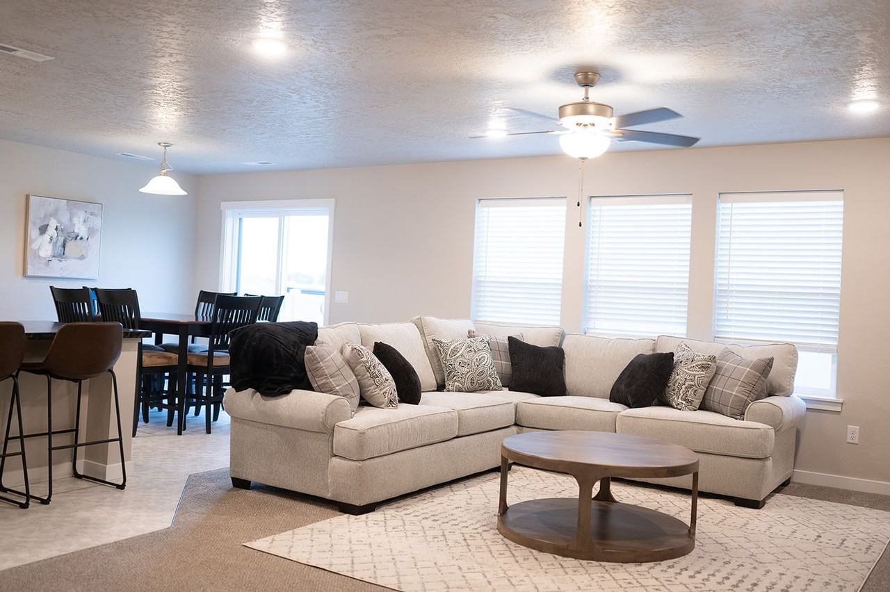 11338 W Belgrave St - Photo 5 of 38