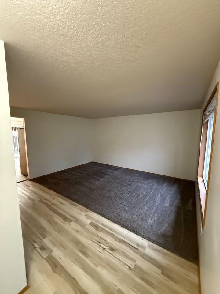 15210 Ne 50th St - Photo 3 of 10