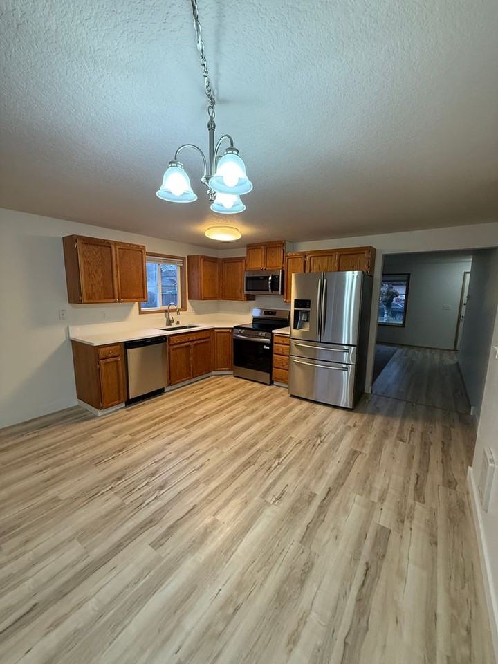 15210 Ne 50th St - Photo 7 of 10