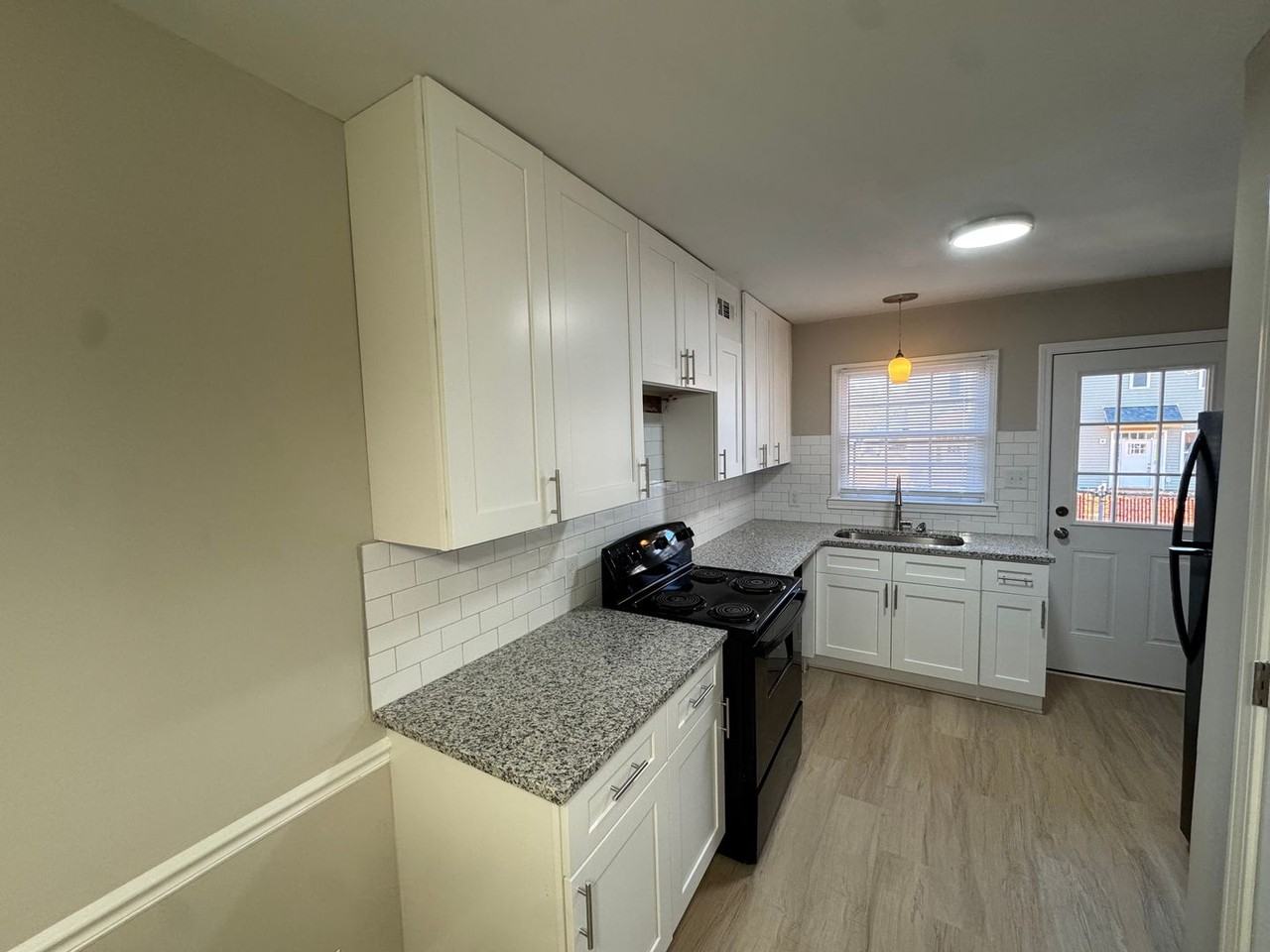 3819 Rosehaven Dr - Photo 3 of 9