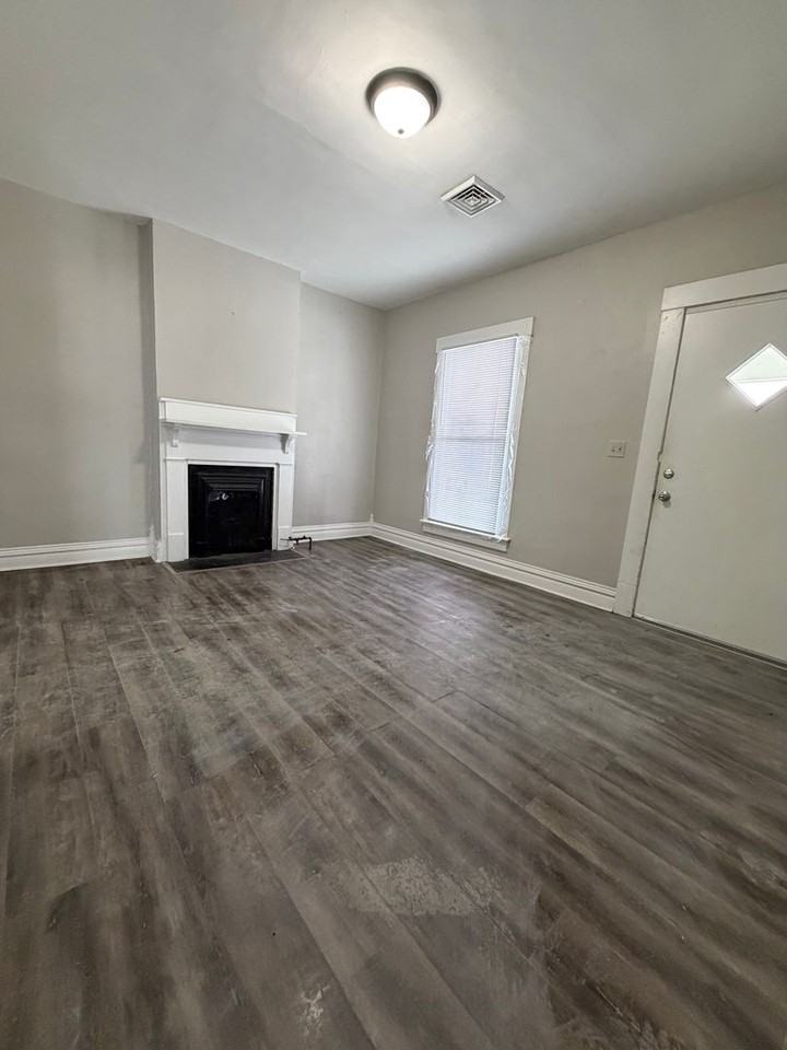 215 W Todd St - Photo 2 of 16