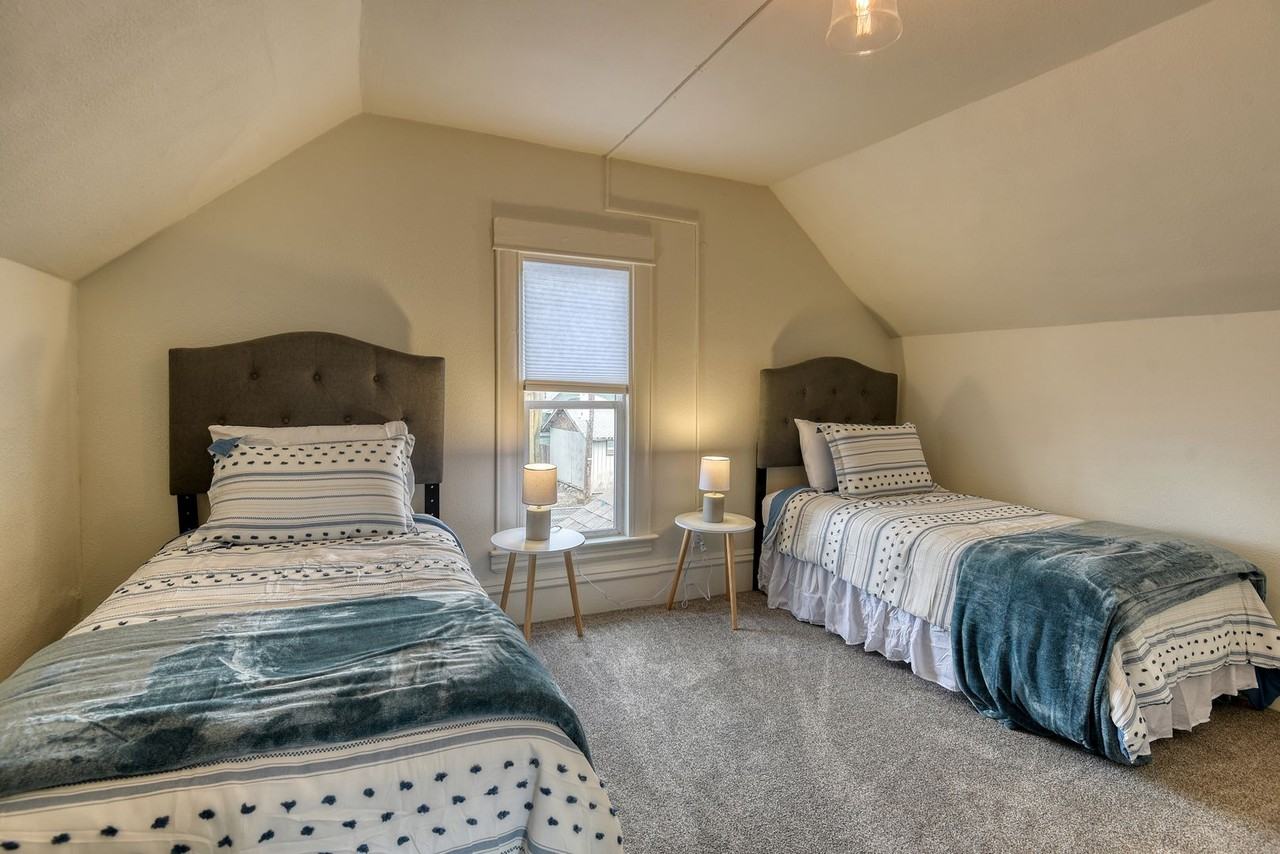 1208 W Providence Ave - Photo 5 of 6