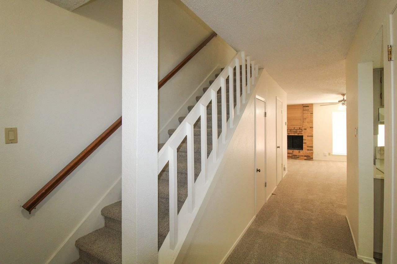 1327 Julienne - Photo 3 of 33