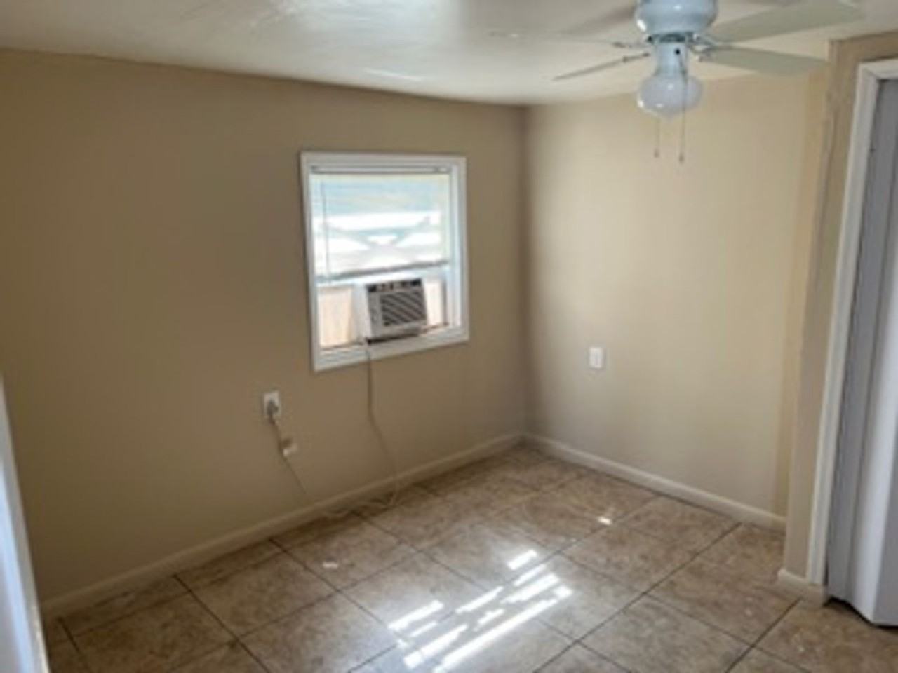 3310 Lexington St - Photo 6 of 20