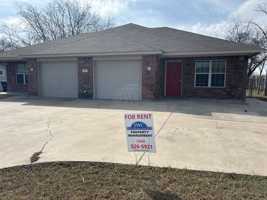 featured image of 509 W Avenue B