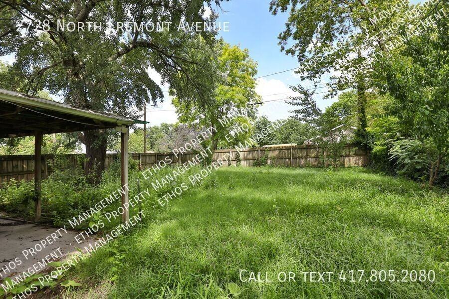 2728 N Fremont Ave - Photo 3 of 9