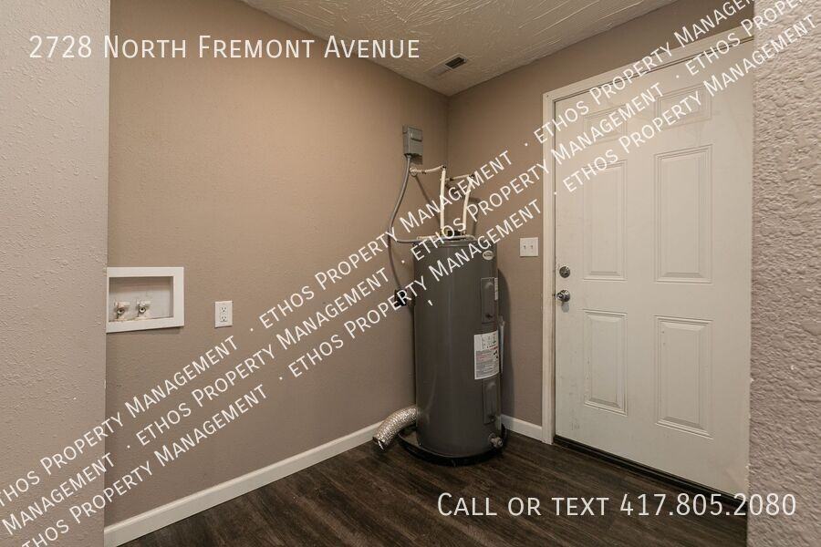 2728 N Fremont Ave - Photo 6 of 9