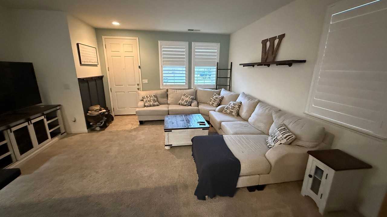 9220 Antonon Ct - Photo 3 of 12