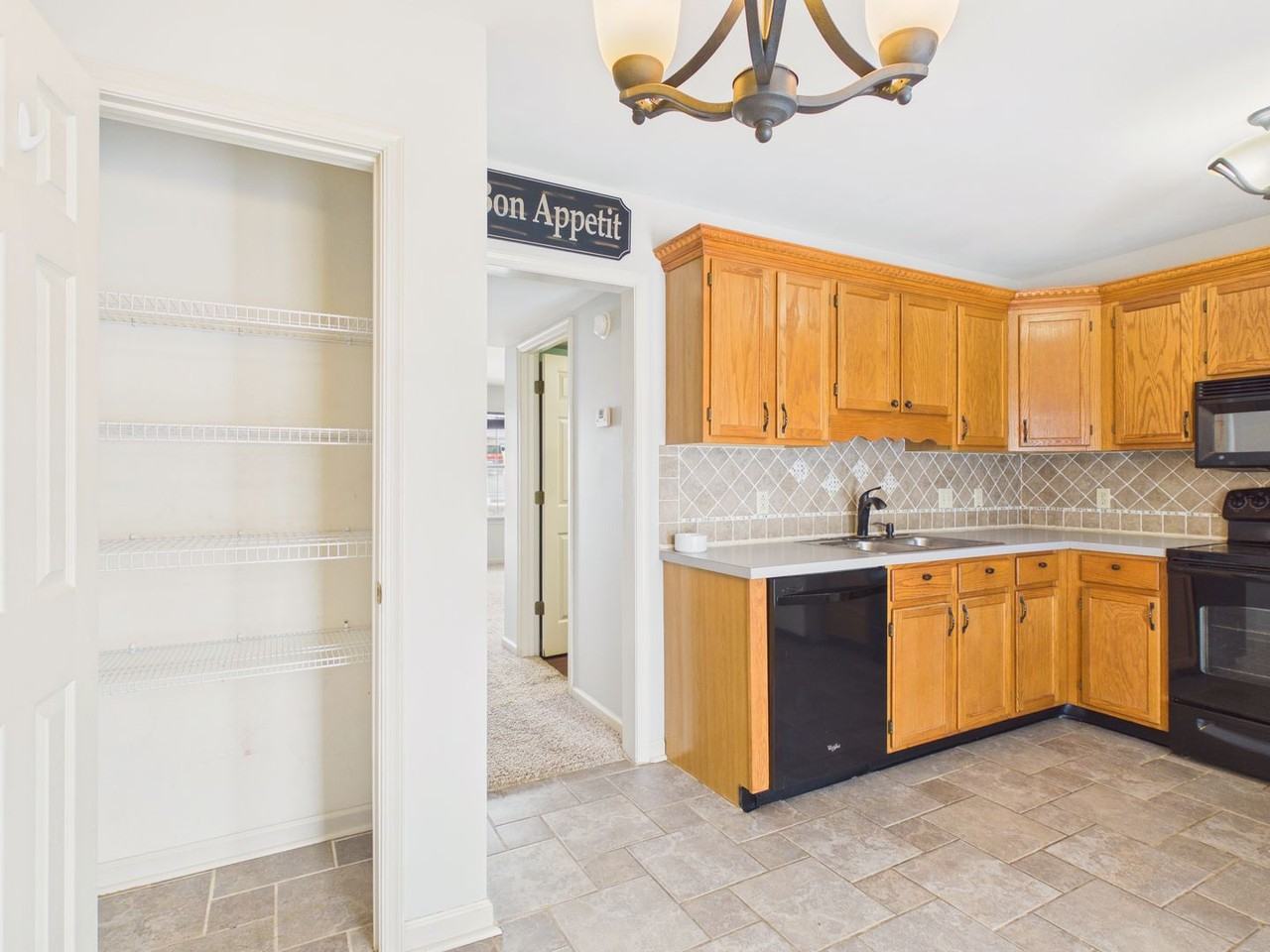 108 Easterly Dr - Photo 6 of 23