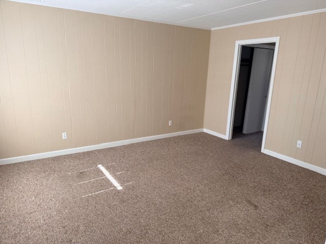 754 Lawrence Ave - Photo 2 of 6