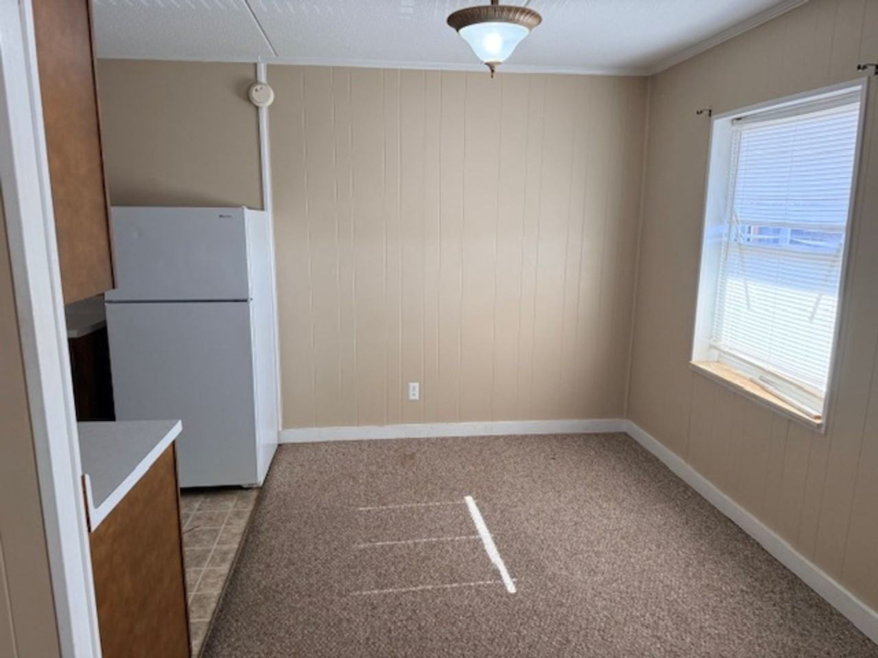 754 Lawrence Ave - Photo 4 of 6