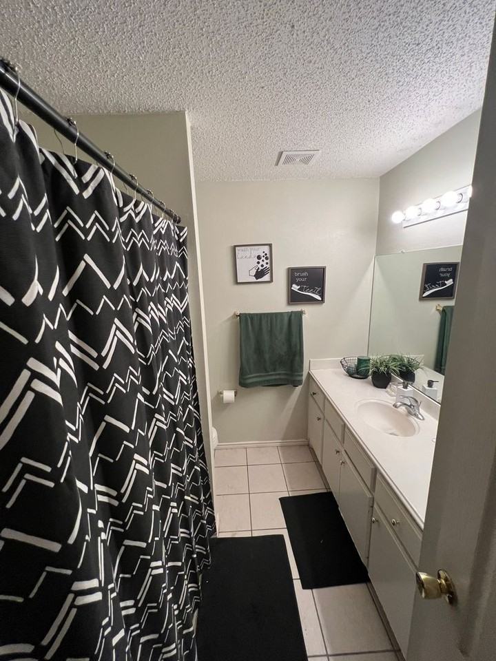 2612 81st St #B - Photo 6 of 9