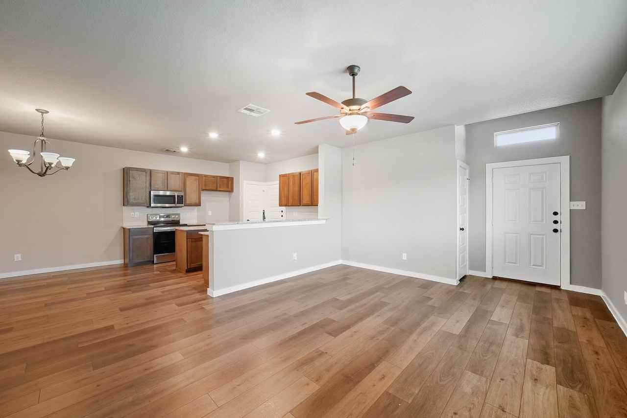 9709 Grosbeak Ln - Photo 3 of 29