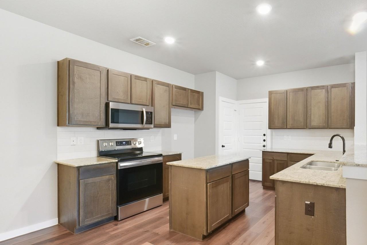 9709 Grosbeak Ln - Photo 4 of 29