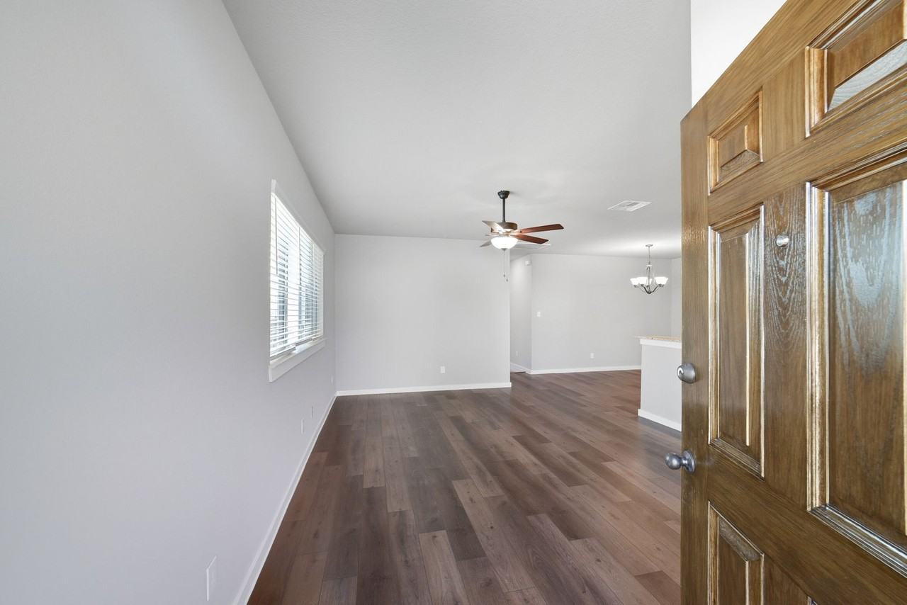 9709 Grosbeak Ln - Photo 7 of 29