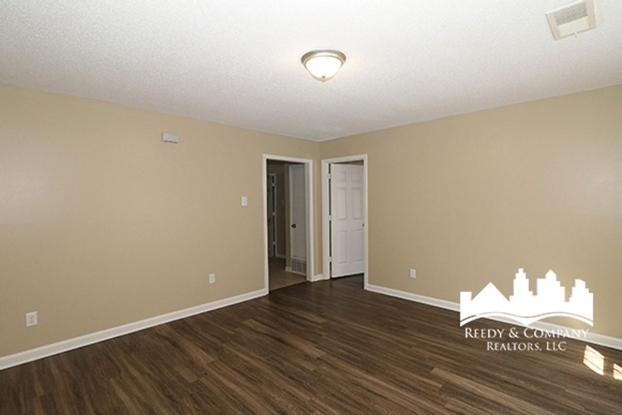 275 Gracewood St - Photo 4 of 15