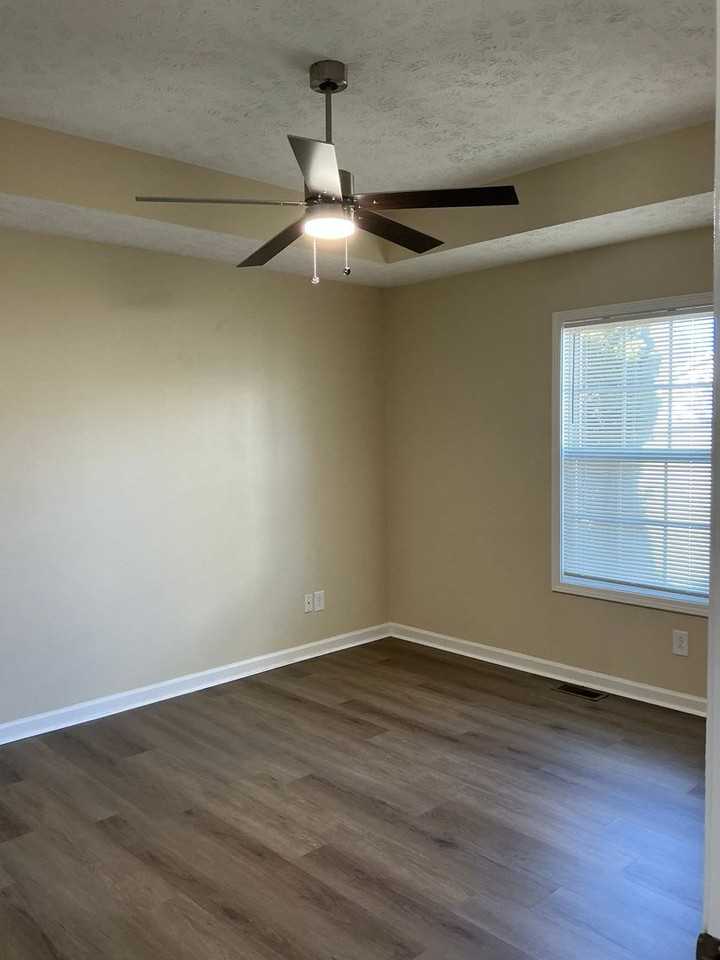 1006 Bobcat Dr - Photo 7 of 19