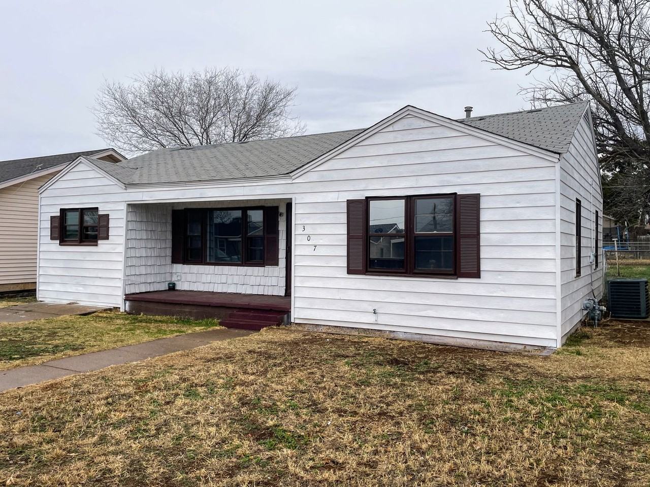 307 34th St - Photo 2 of 20