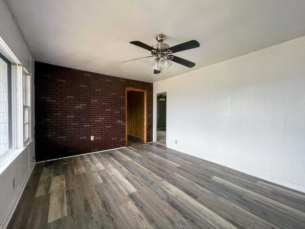 307 34th St - Photo 4 of 20