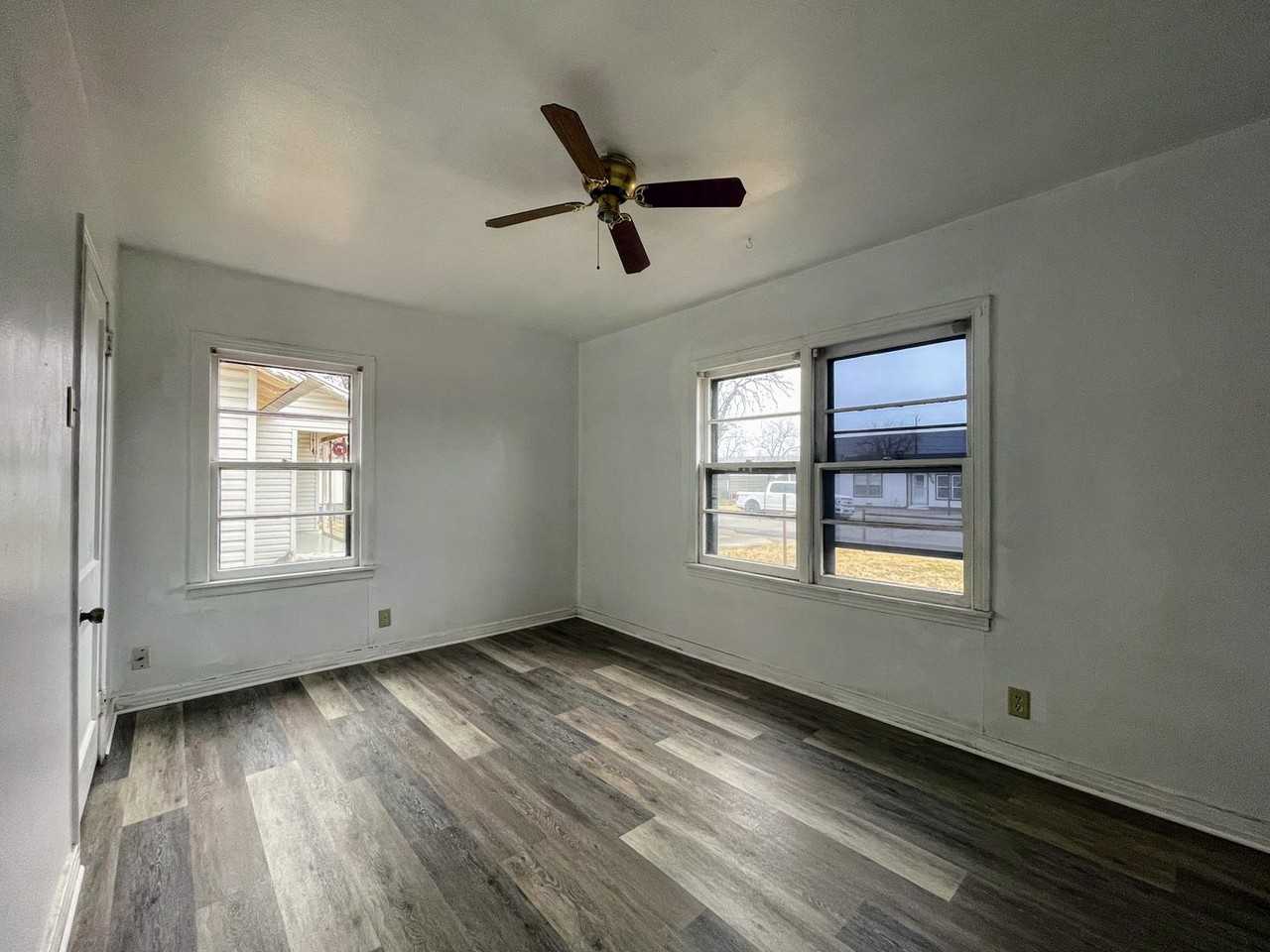 307 34th St - Photo 5 of 20