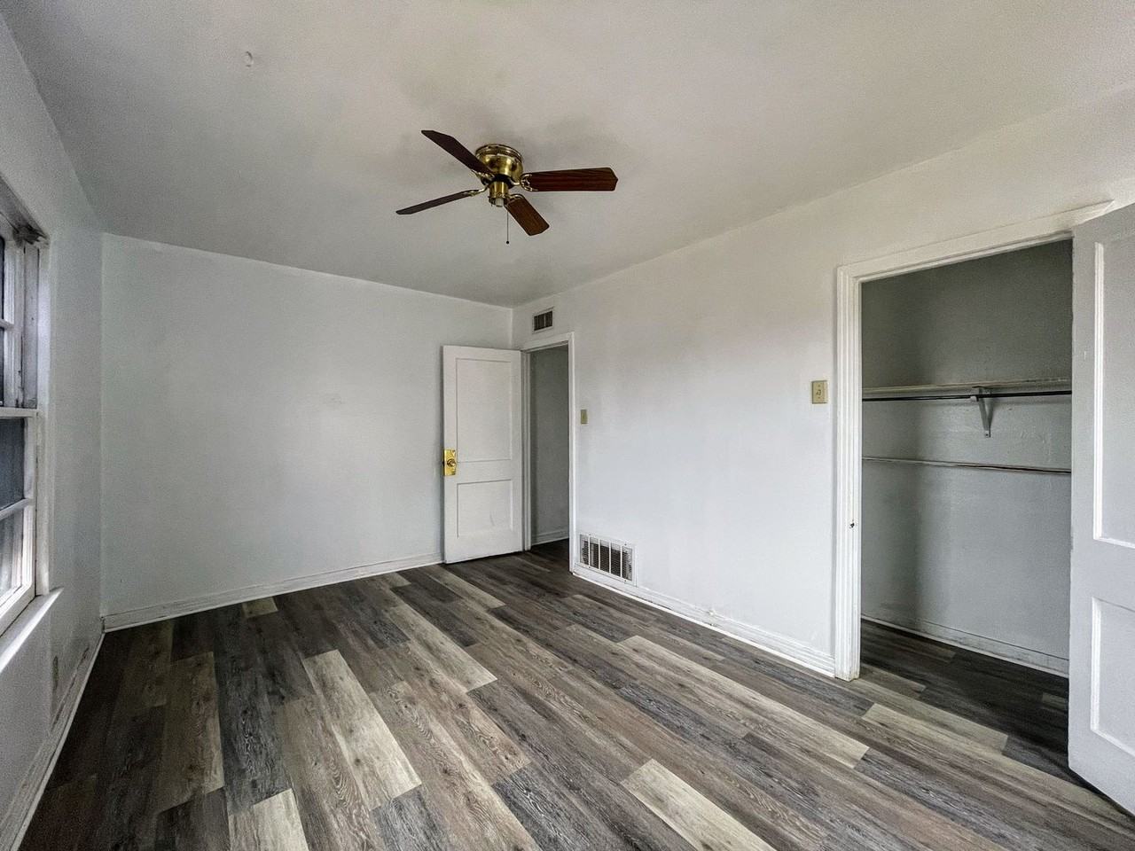 307 34th St - Photo 6 of 20