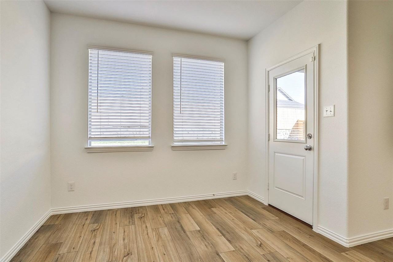 932 Dustwood Dr - Photo 6 of 27