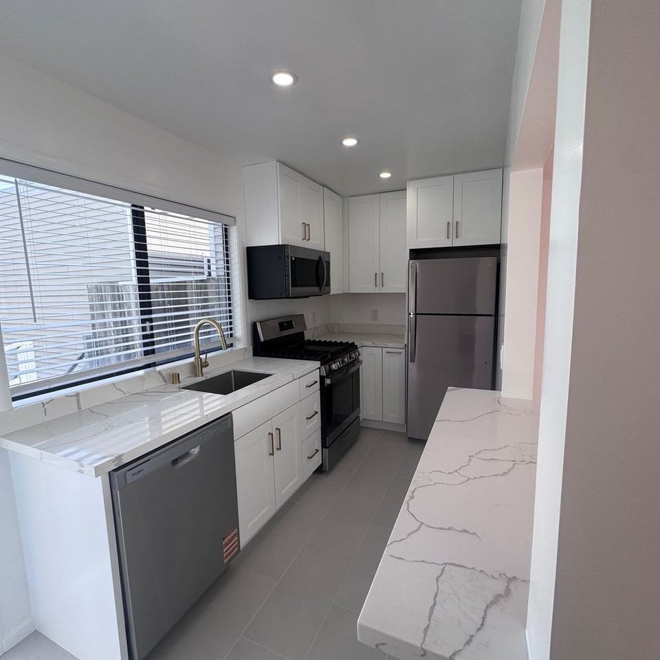 3244A Balboa St - Photo 2 of 8