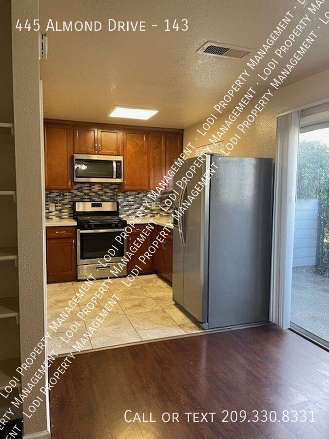 445 Almond Dr #143 - Photo 5 of 16