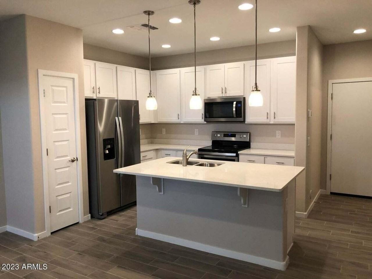 594 W Westchester Ave - Photo 2 of 21