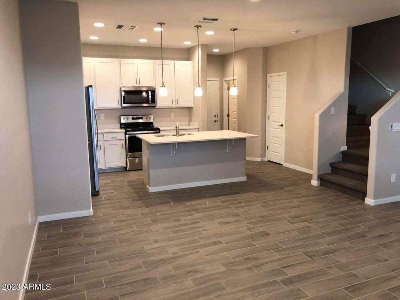 594 W Westchester Ave - Photo 3 of 21