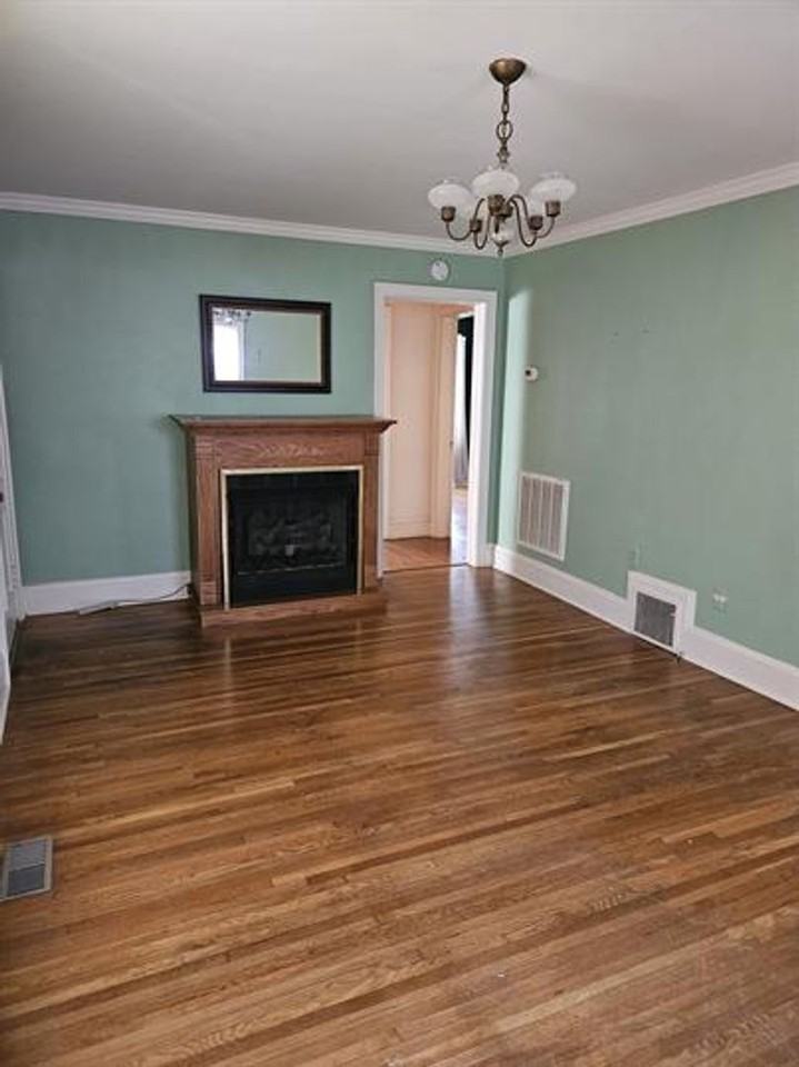 1213 Maryland Ave - Photo 3 of 11