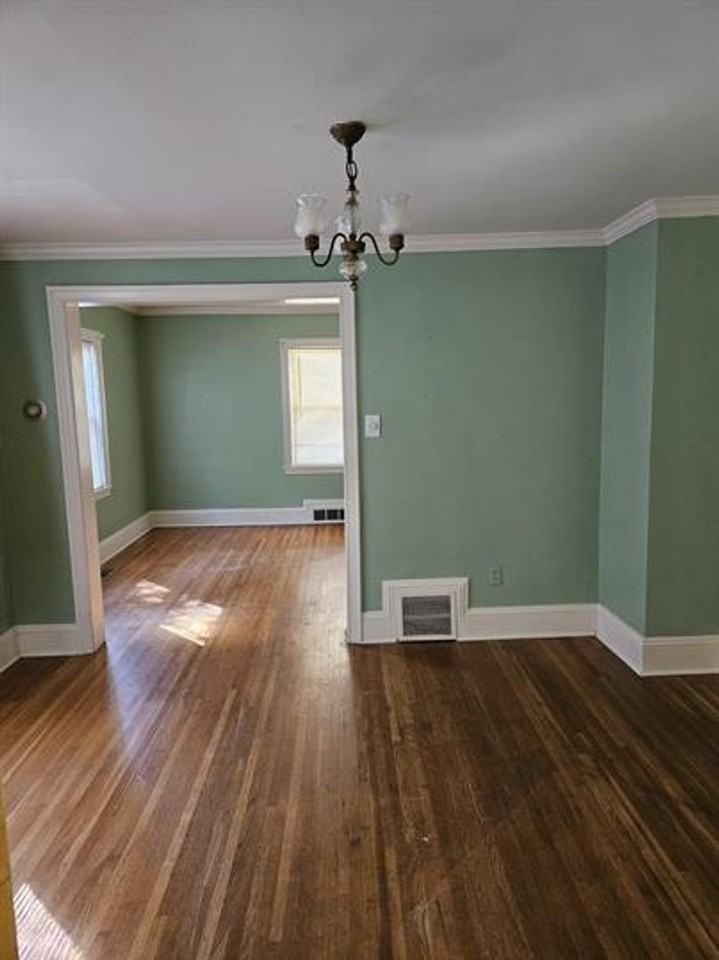 1213 Maryland Ave - Photo 4 of 11