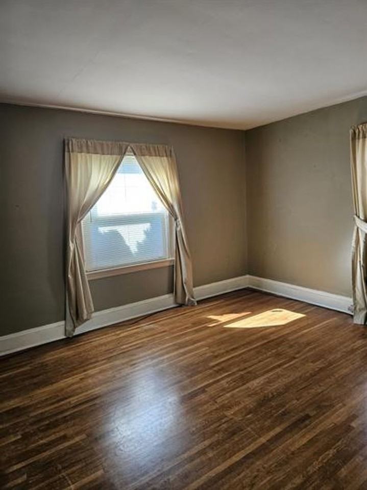 1213 Maryland Ave - Photo 6 of 11