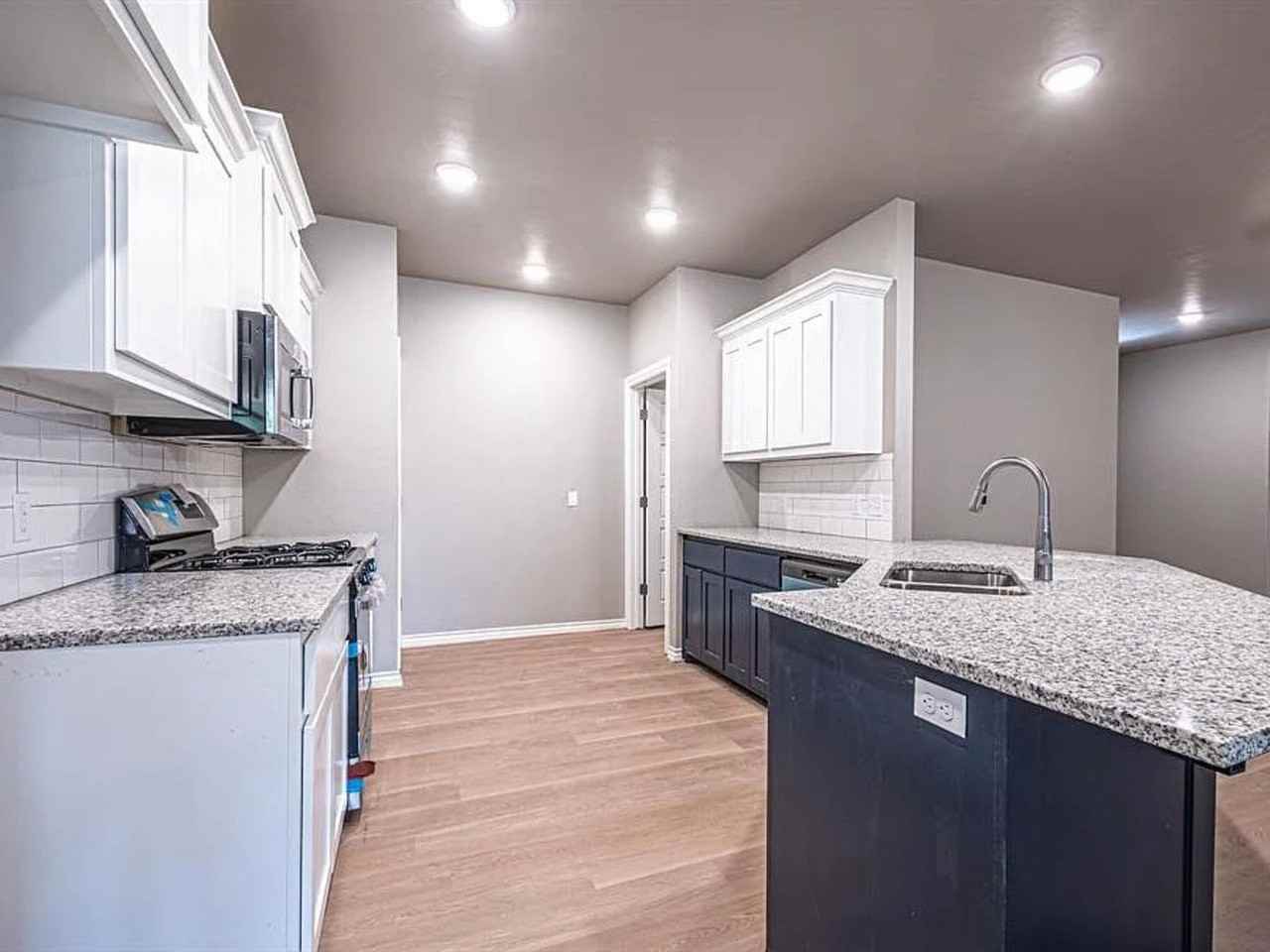 124 Cedar St - Photo 2 of 23