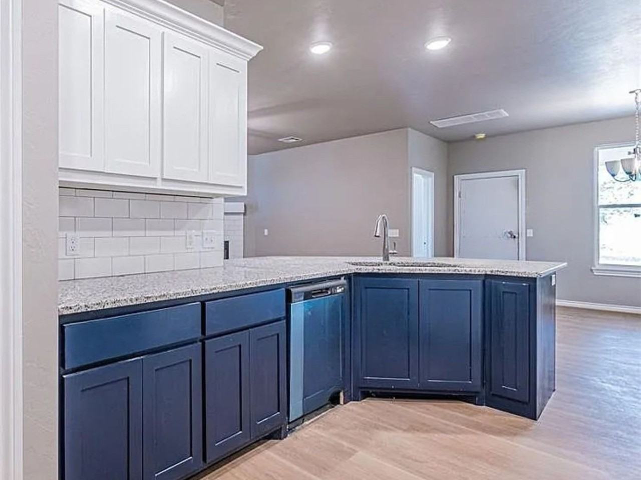 124 Cedar St - Photo 4 of 23