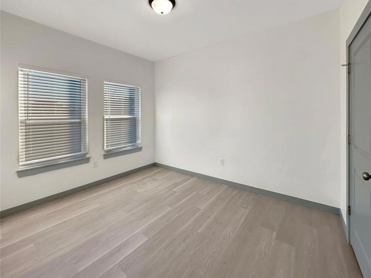 2010 Willow Pl - Photo 6 of 11