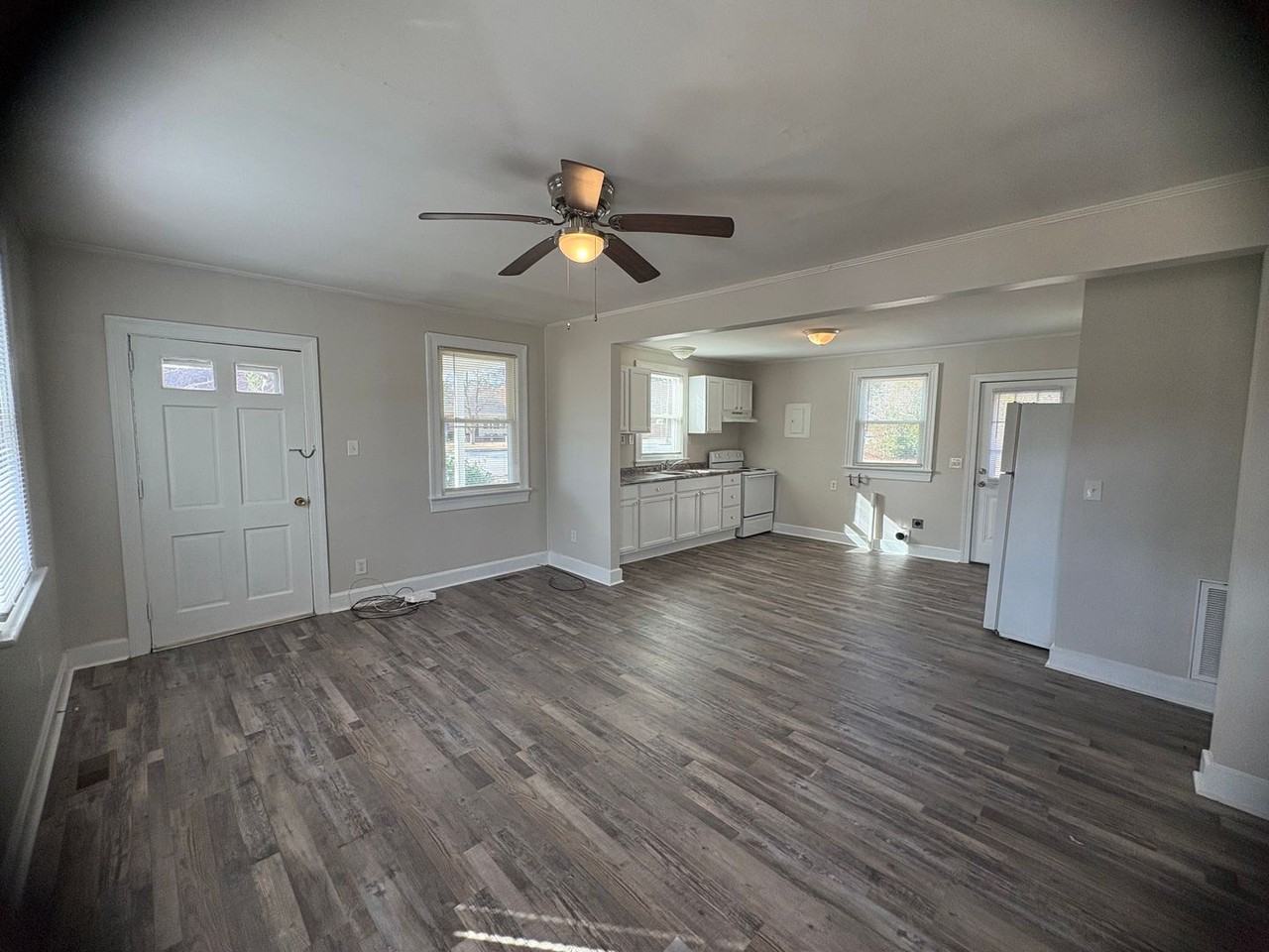 2212 Grace Ave - Photo 2 of 8