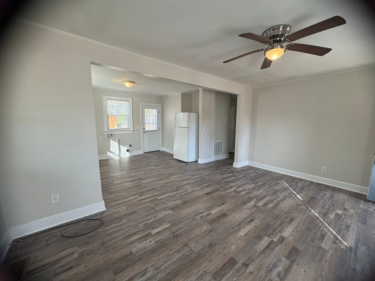 2212 Grace Ave - Photo 3 of 8