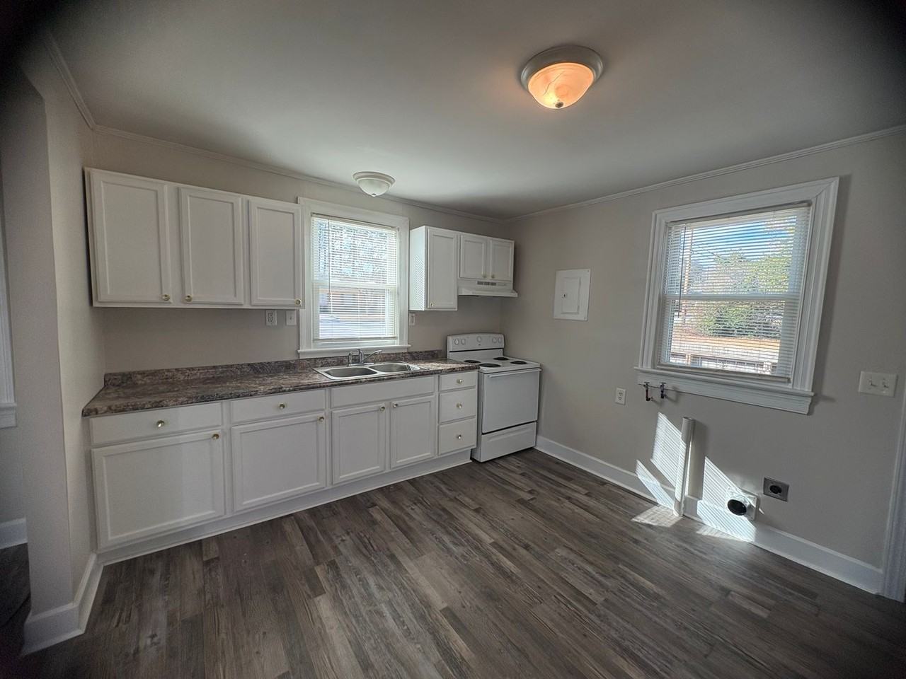 2212 Grace Ave - Photo 4 of 8