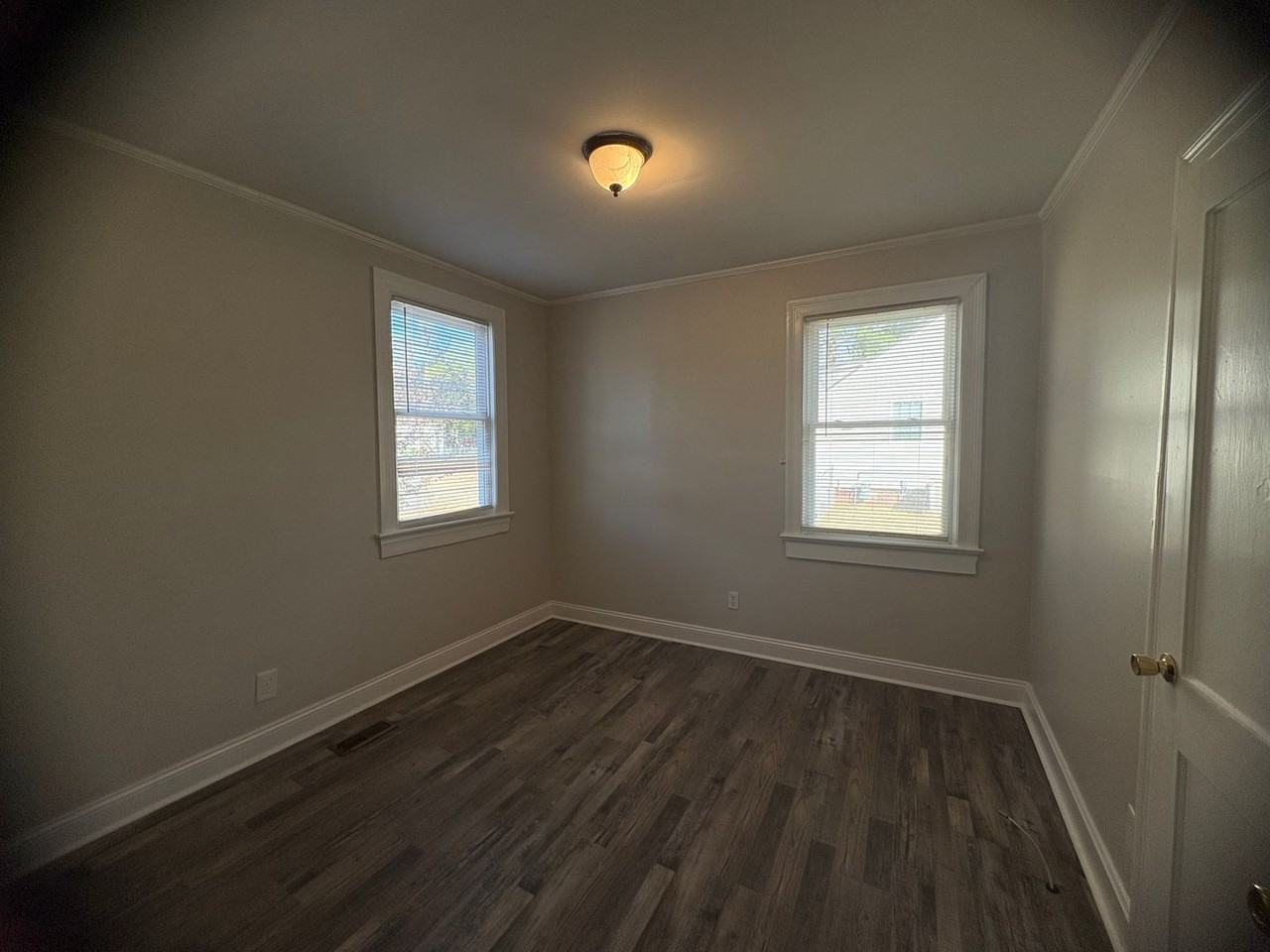 2212 Grace Ave - Photo 5 of 8