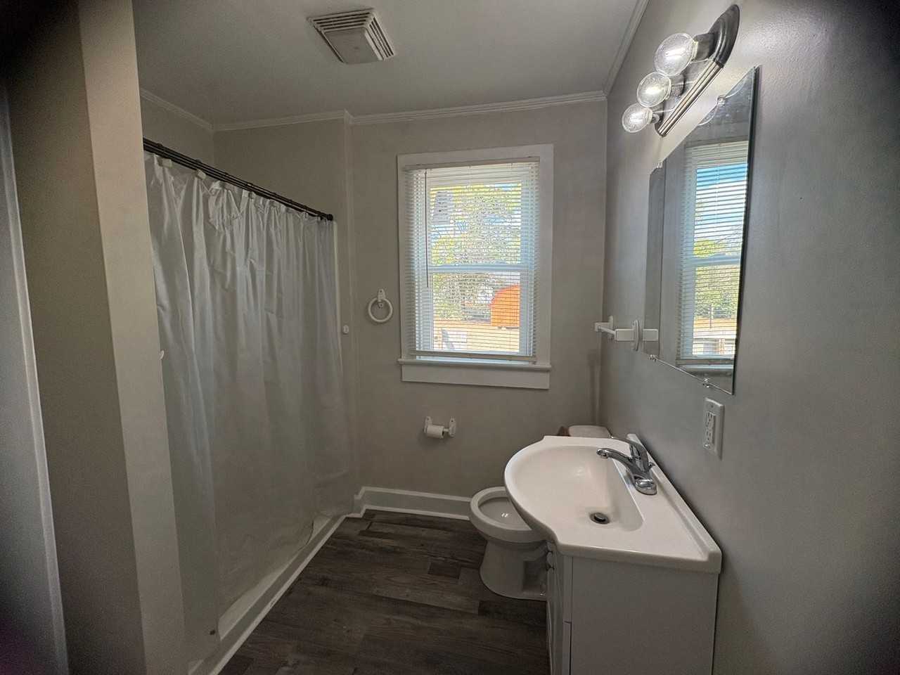 2212 Grace Ave - Photo 7 of 8