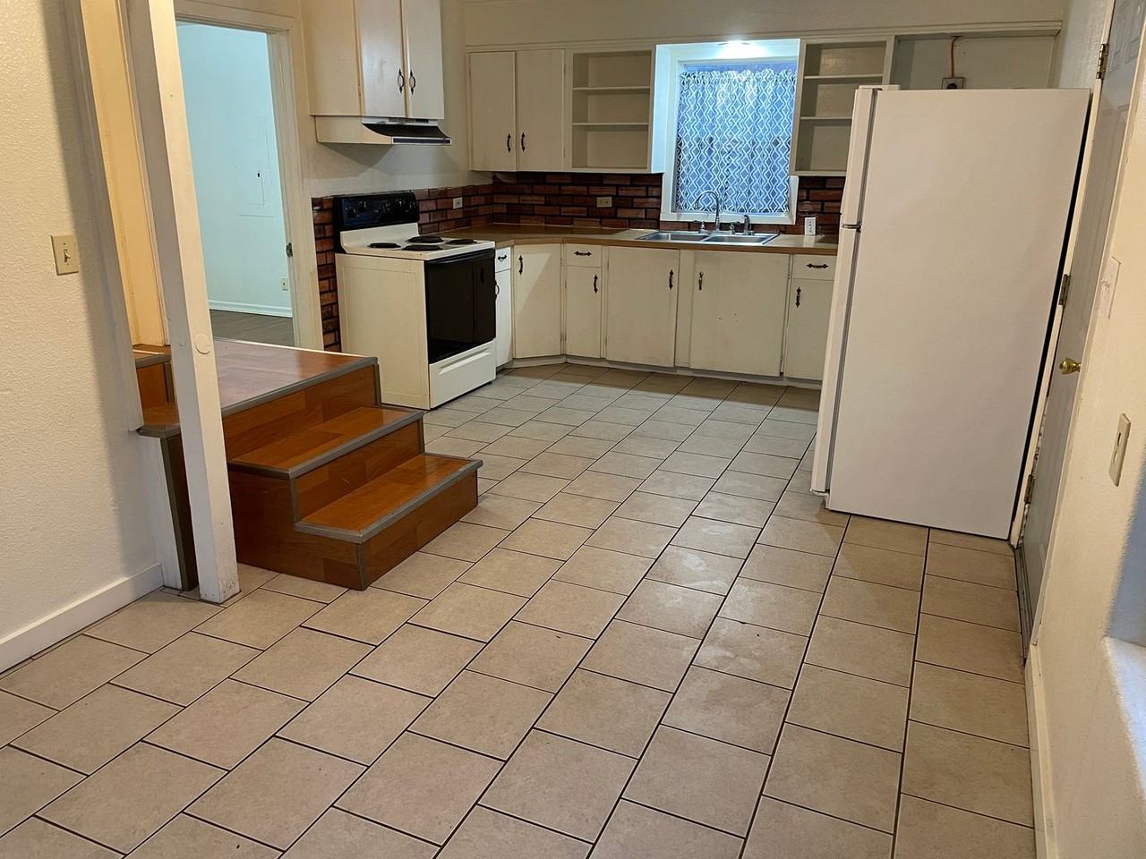 616 S Washington St - Photo 4 of 16