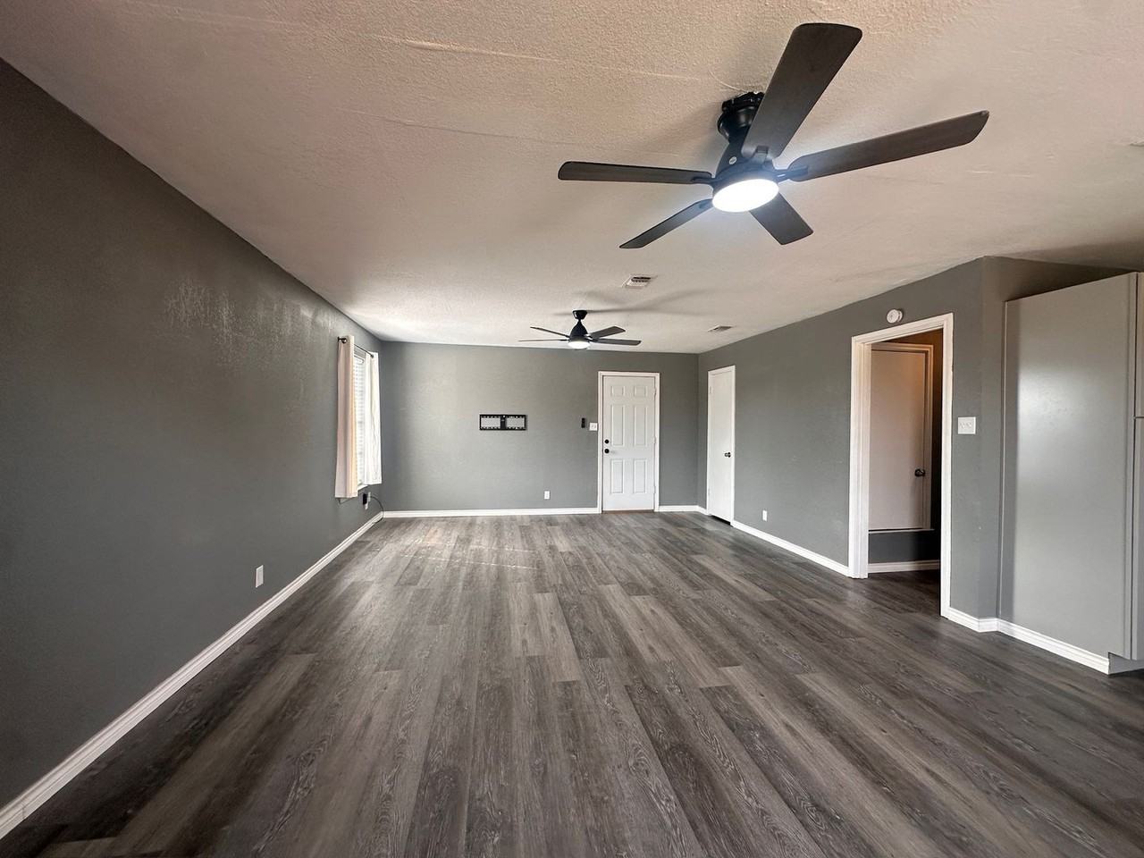 230 Bell St - Photo 6 of 9