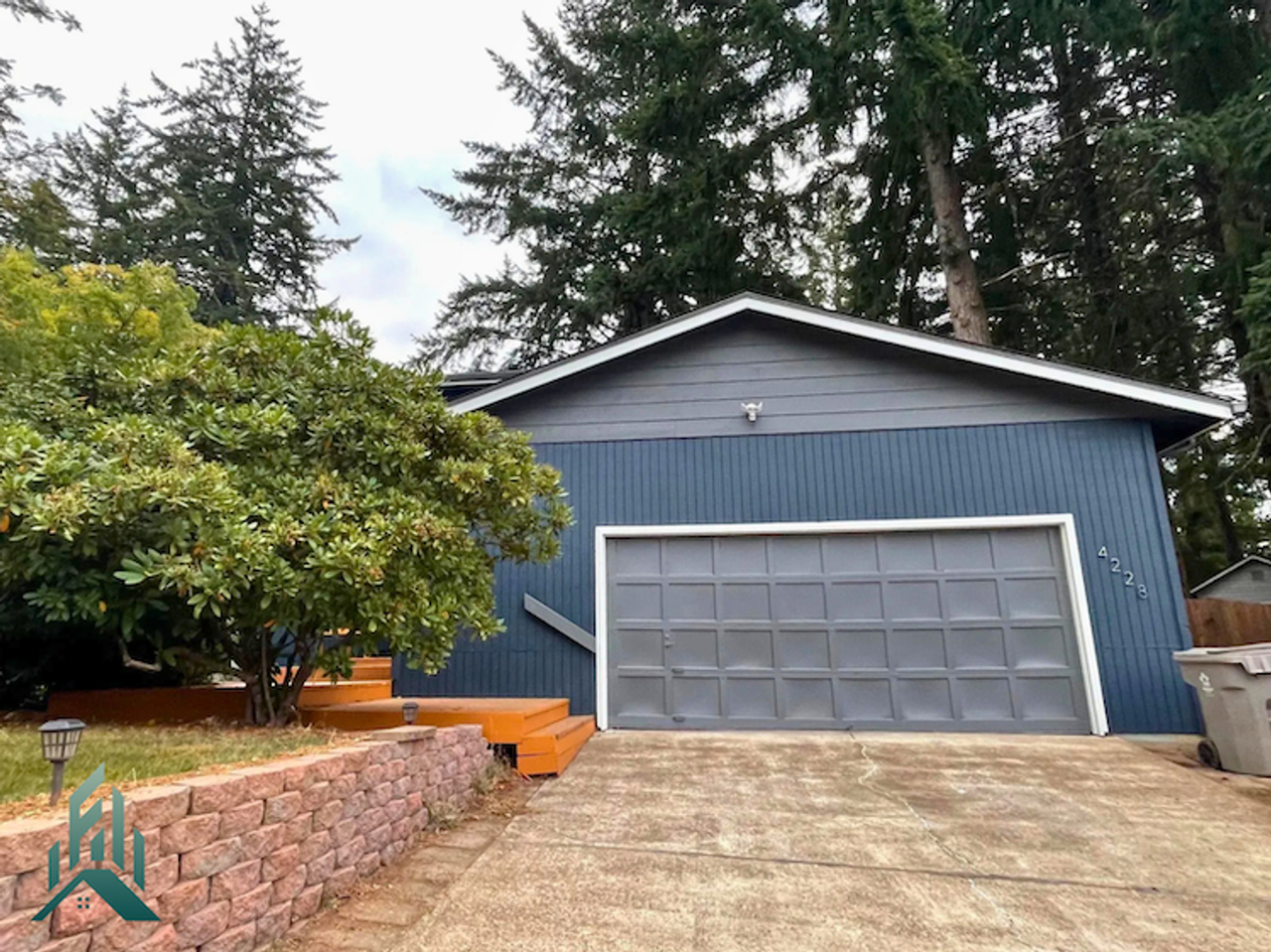 4228 Nw Douglas Ave - Photo 3 of 12