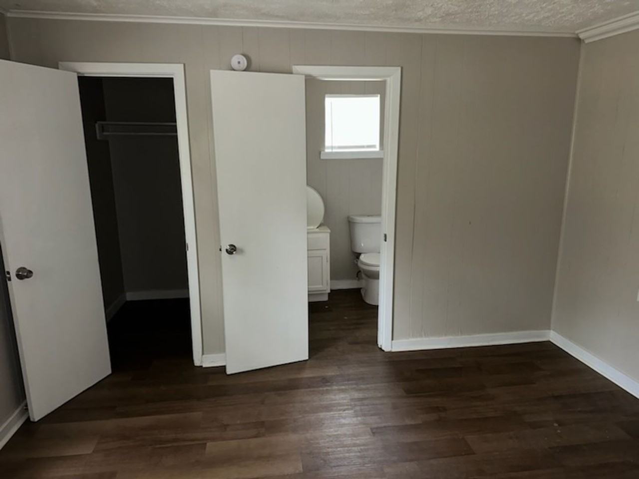 5557 Dolphin Dr - Photo 2 of 11