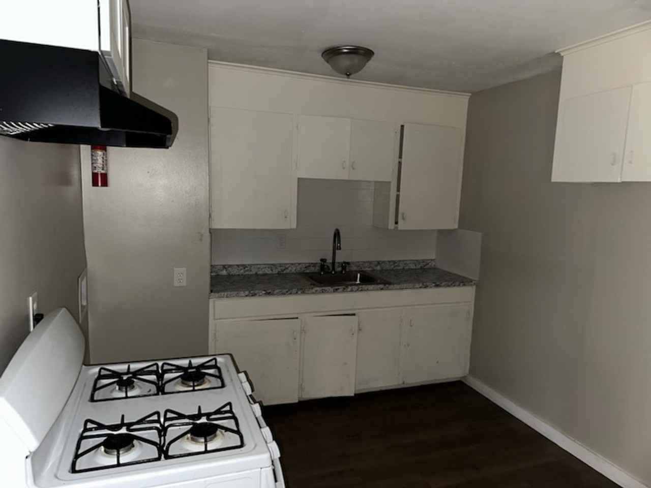 5557 Dolphin Dr - Photo 4 of 11