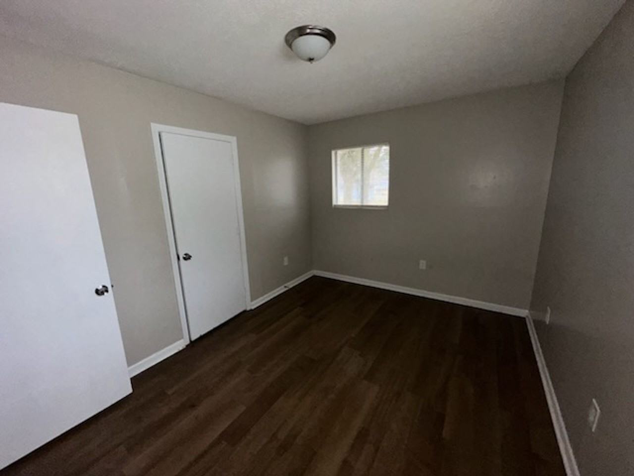 5557 Dolphin Dr - Photo 7 of 11