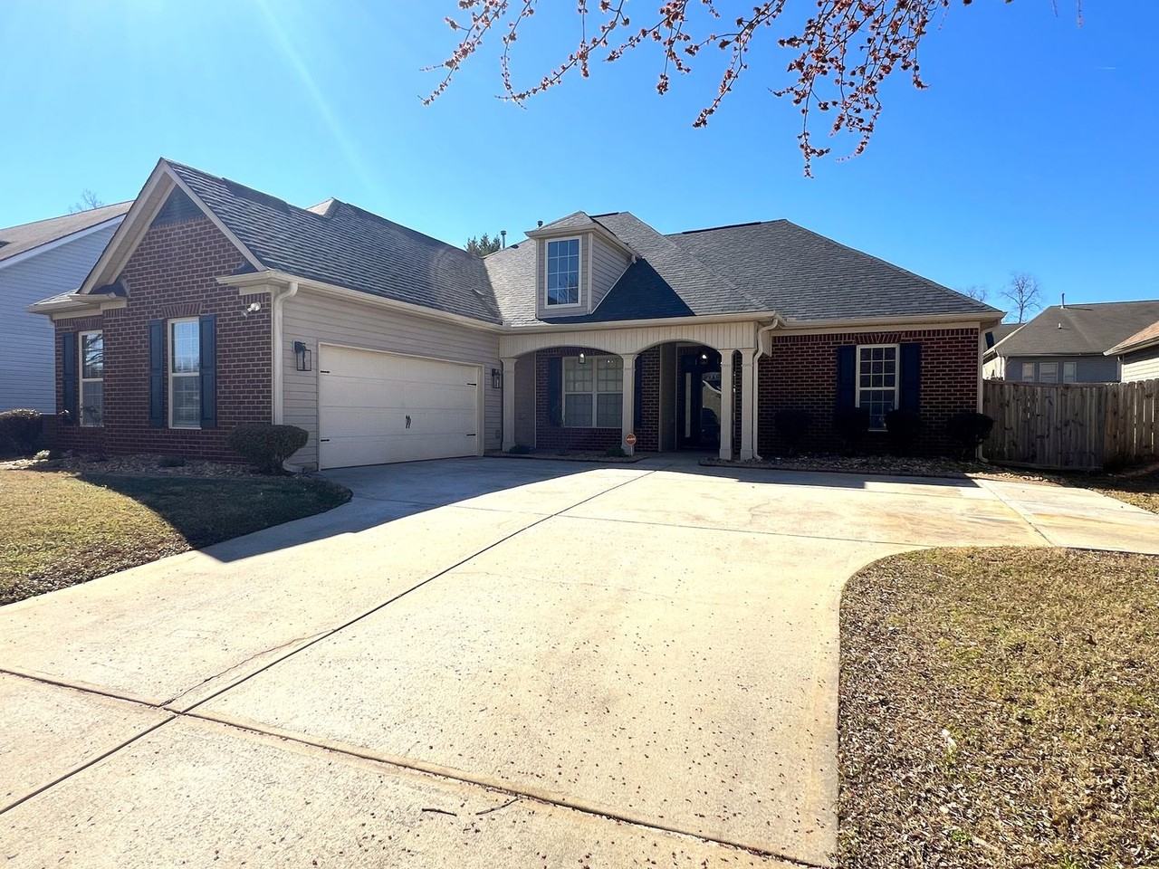 210 Hearthwood Dr - Photo 2 of 46