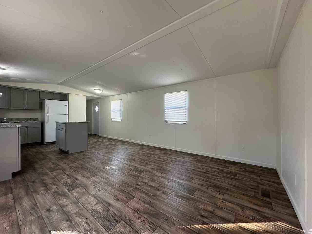 1305 13th St - Photo 4 of 14