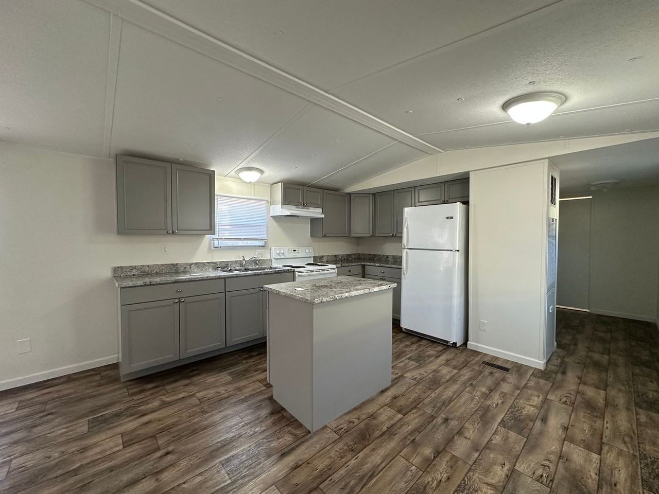 1305 13th St - Photo 6 of 14